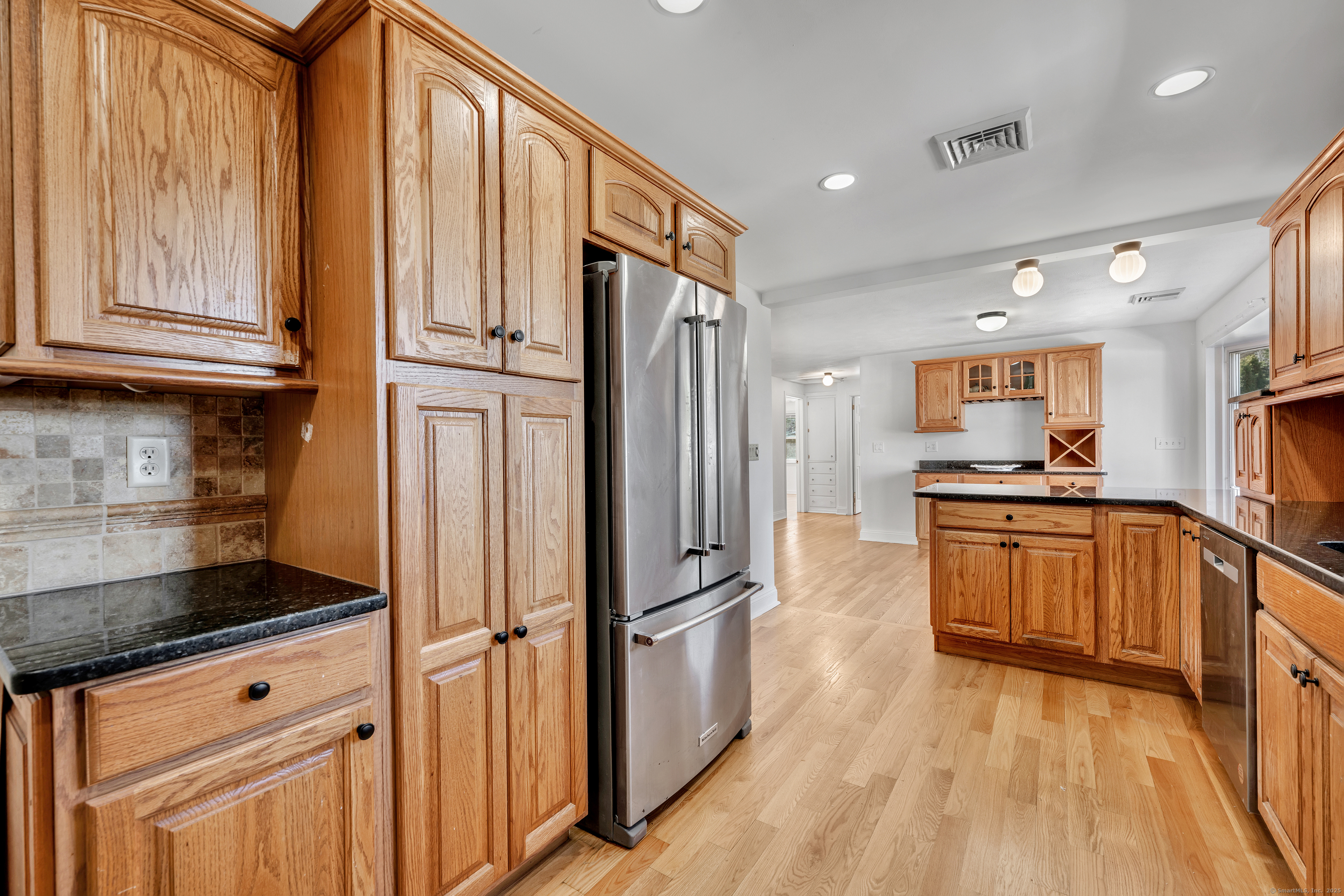 823 Murdock Avenue, Meriden, Connecticut image 3