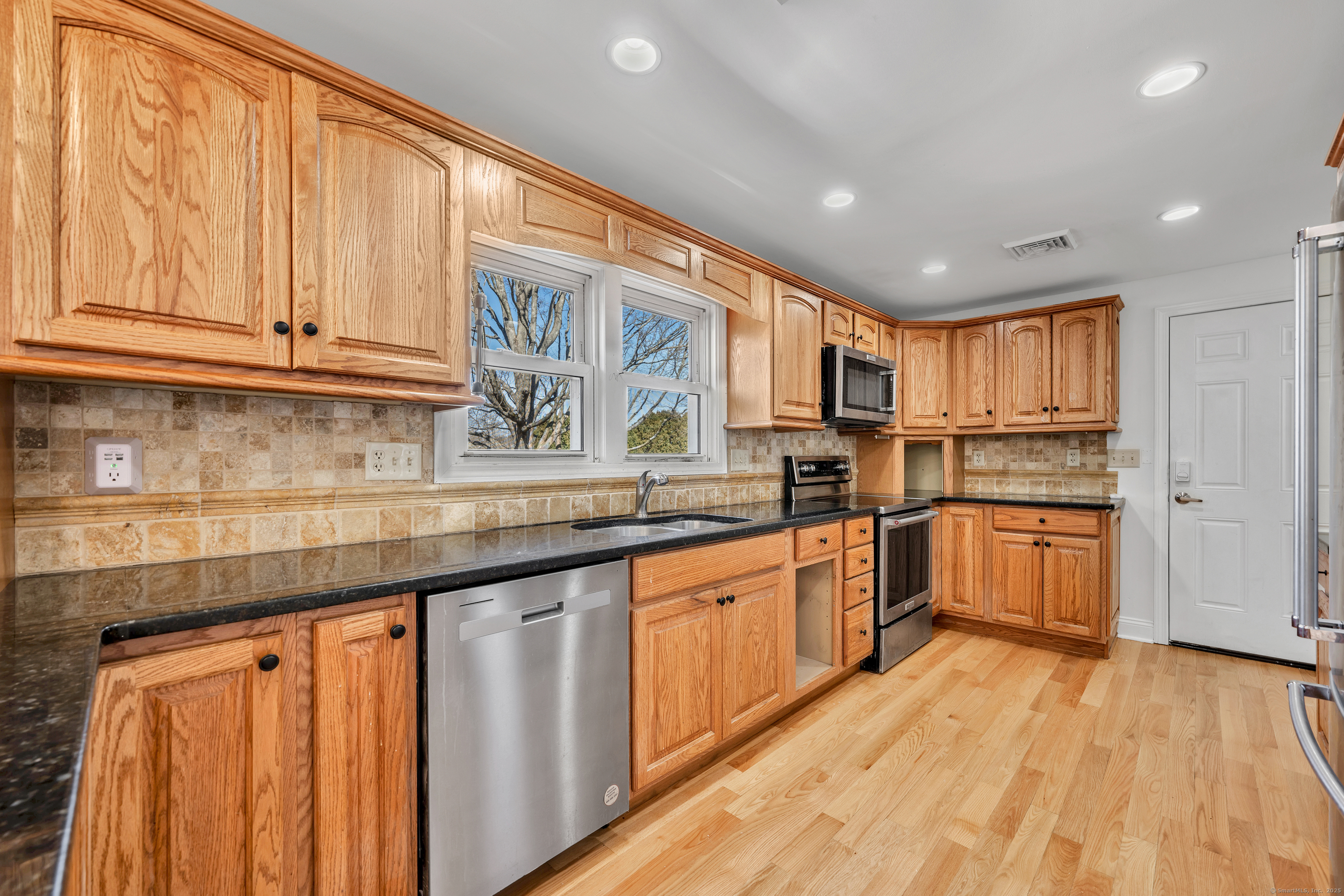 823 Murdock Avenue, Meriden, Connecticut image 4