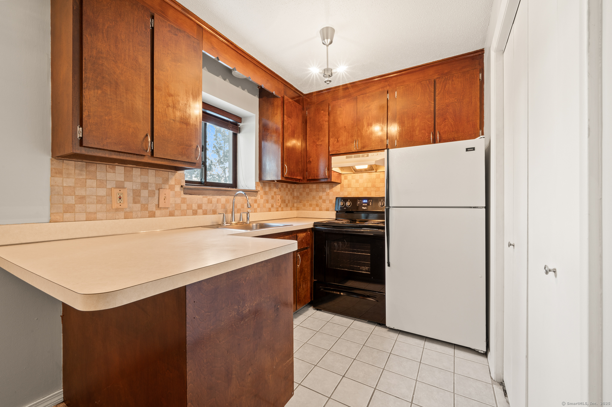 492 East Street #APT 6, Plainville, Connecticut image 2