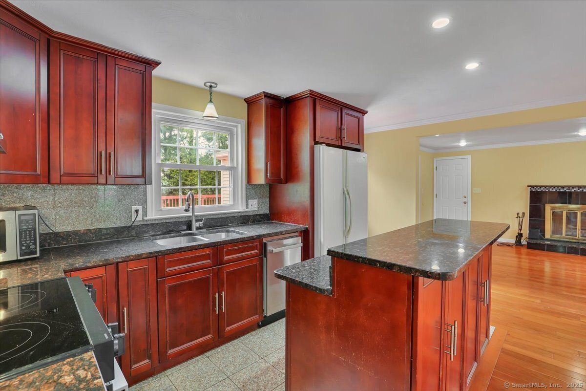 488 Cardinal Lane, Cheshire, Connecticut image 10