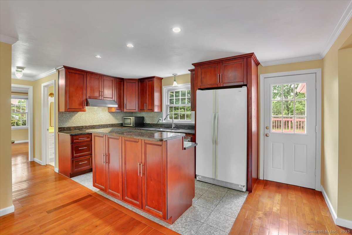 488 Cardinal Lane, Cheshire, Connecticut image 8