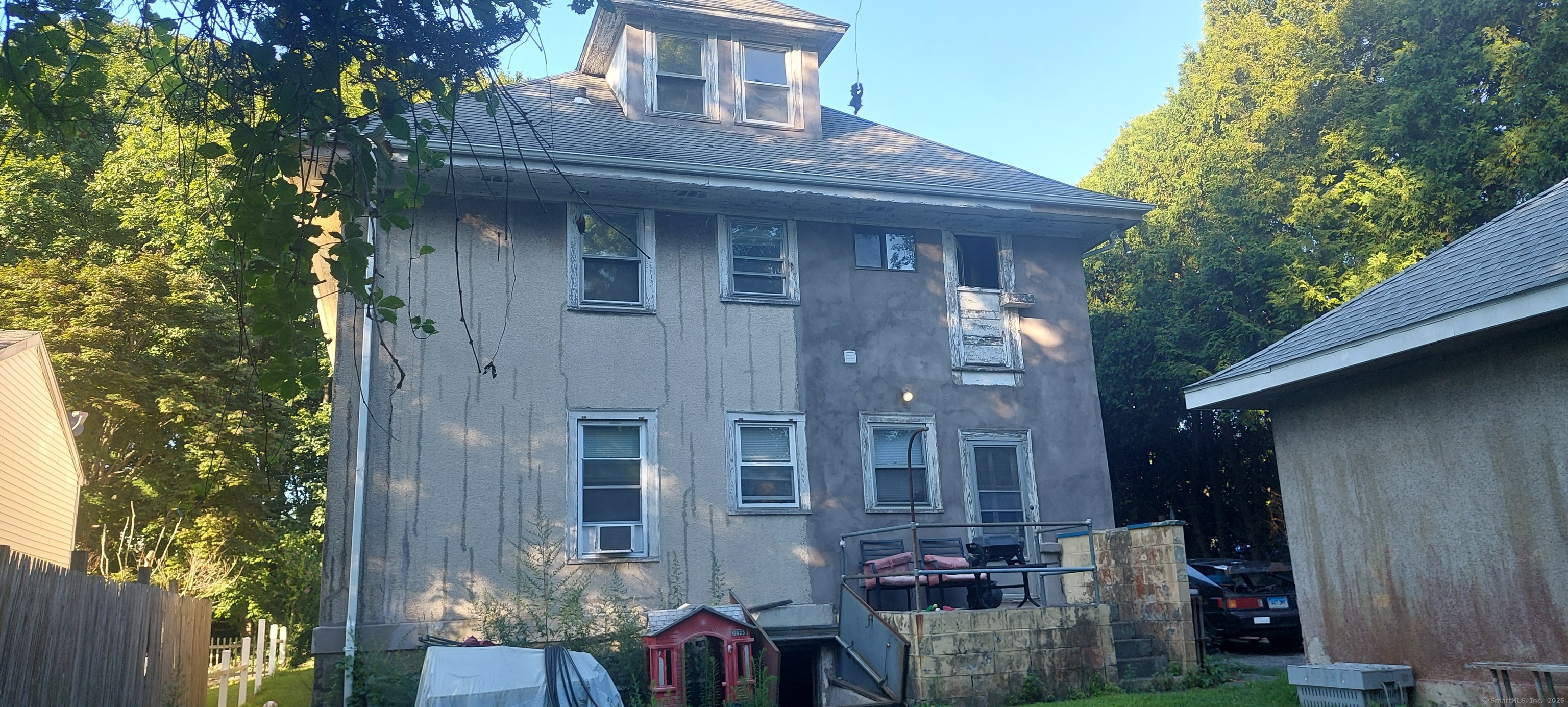 2 Faye Street