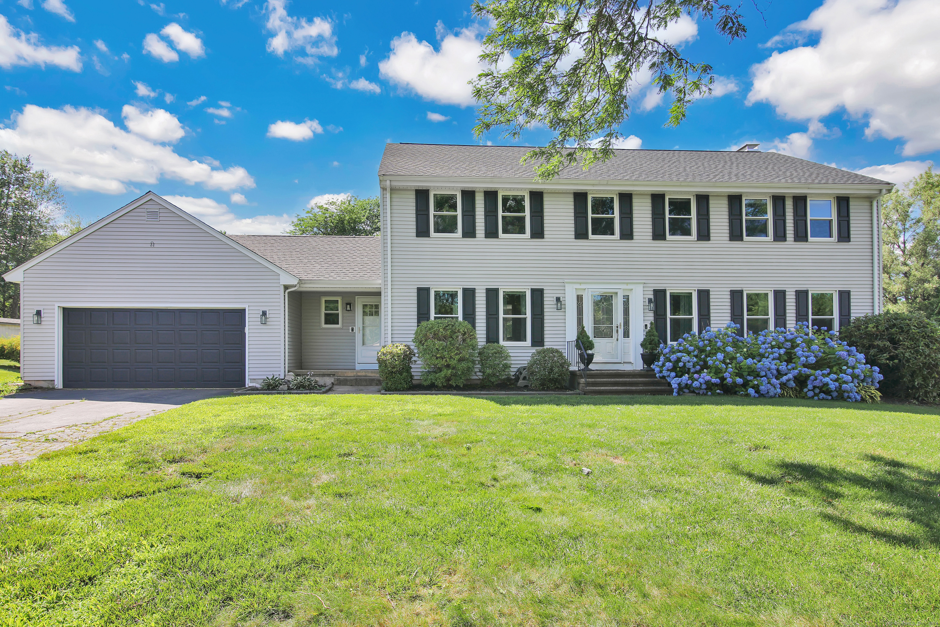 Property for Sale at 61 Debbie Drive, South Windsor, Connecticut - Bedrooms: 4 
Bathrooms: 3 
Rooms: 9  - $649,900