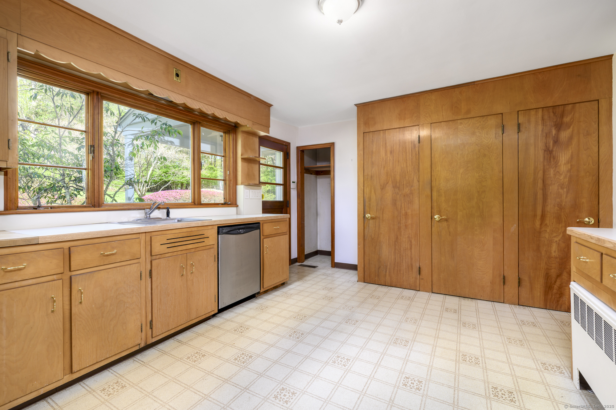 35 Woodbrook Drive, Stamford, Connecticut image 13