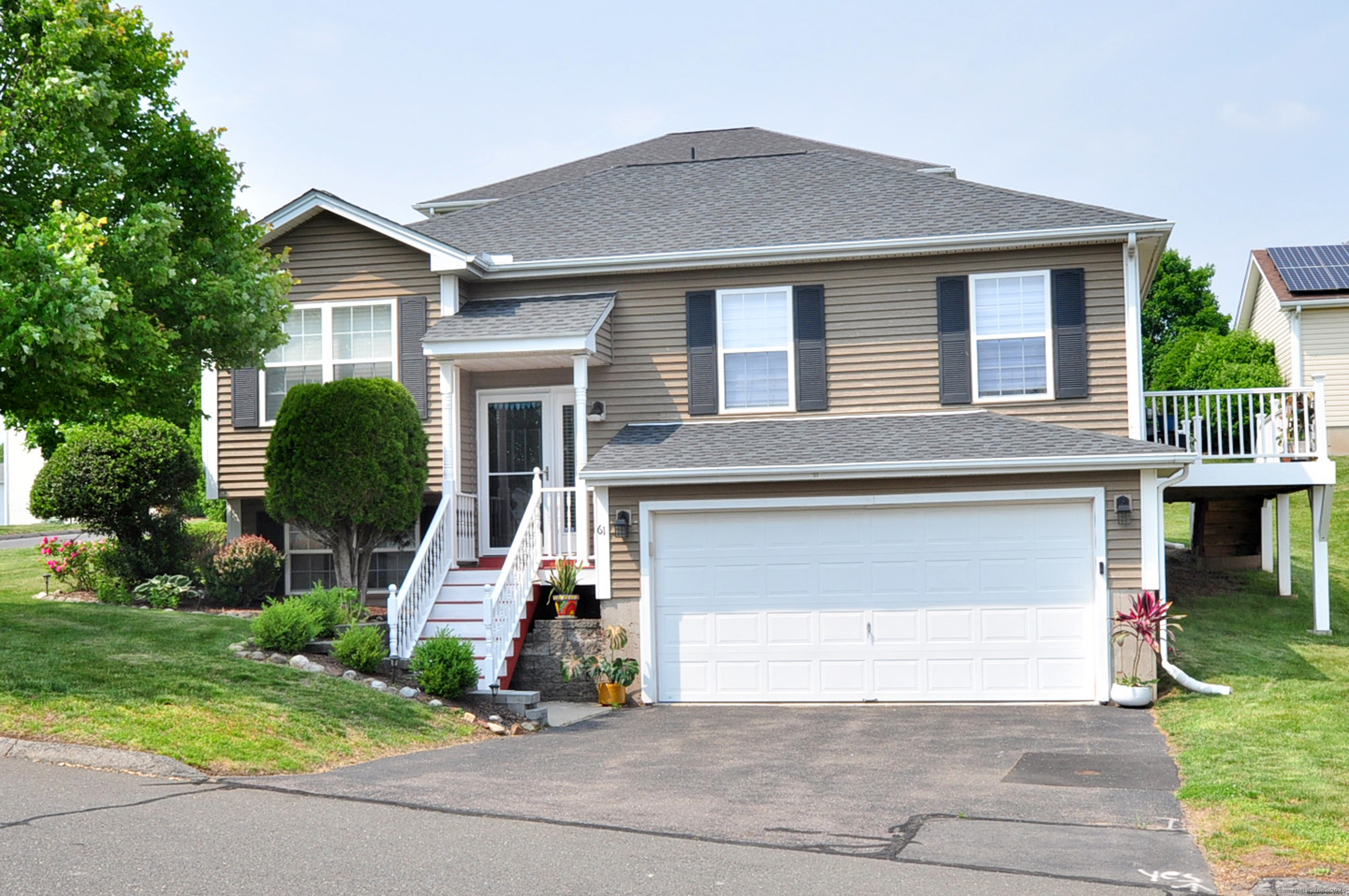Windy Hill Lane 61, Rocky Hill, Connecticut - 3 Bedrooms  
3 Bathrooms  
5 Rooms - 