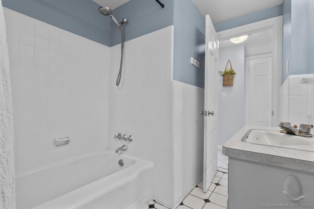 New Britain, Connecticut 06053, United States, 4 Bedrooms Bedrooms, ,2 BathroomsBathrooms,Residential,Pending,184668