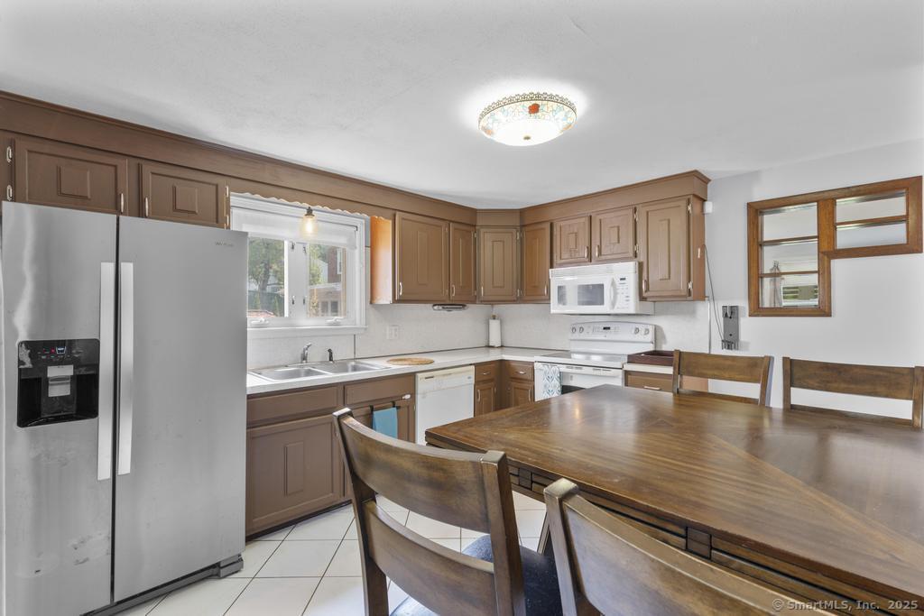 New Britain, Connecticut 06053, United States, 4 Bedrooms Bedrooms, ,2 BathroomsBathrooms,Residential,Pending,184668