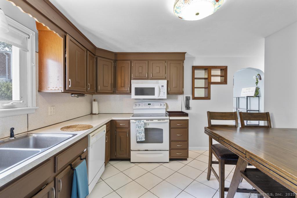 New Britain, Connecticut 06053, United States, 4 Bedrooms Bedrooms, ,2 BathroomsBathrooms,Residential,Pending,184668