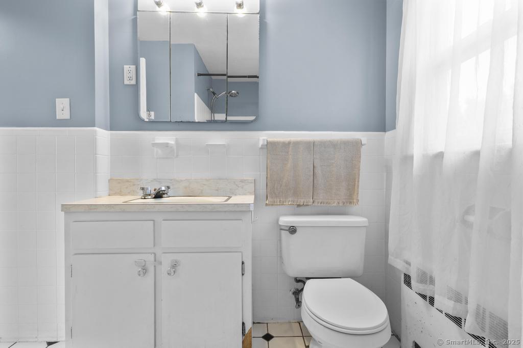 New Britain, Connecticut 06053, United States, 4 Bedrooms Bedrooms, ,2 BathroomsBathrooms,Residential,Pending,184668