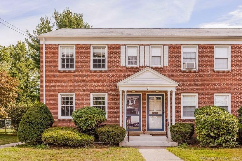 Pleasant Street 8A, West Hartford, Connecticut - 2 Bedrooms  
1 Bathrooms  
5 Rooms - 