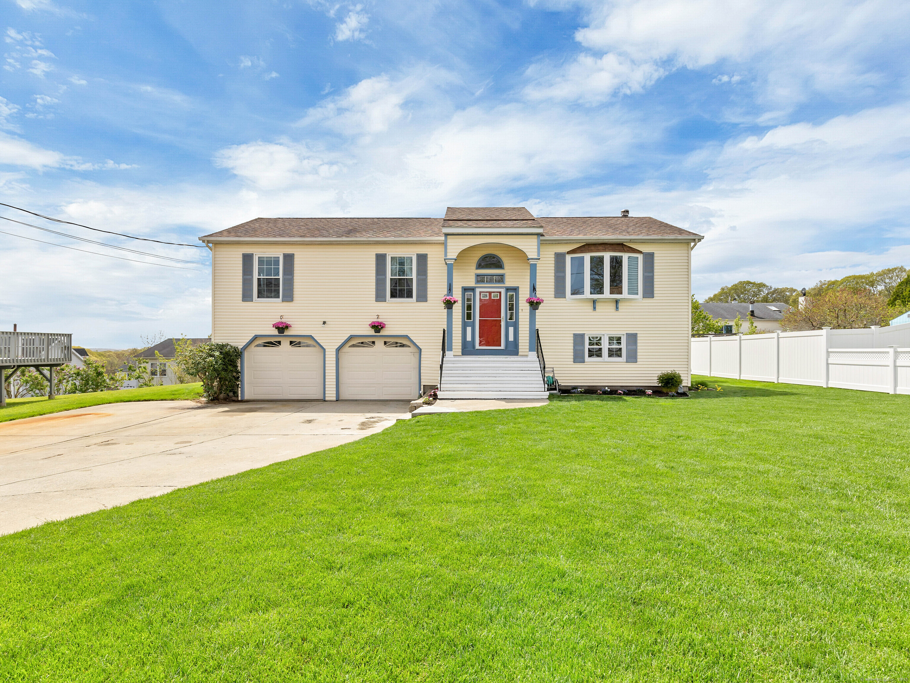 Washington Drive, Groton, Connecticut - 4 Bedrooms  
2 Bathrooms  
8 Rooms - 