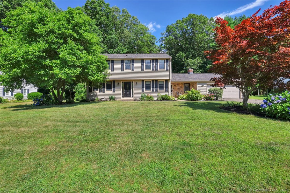 76 Meadowood Drive
