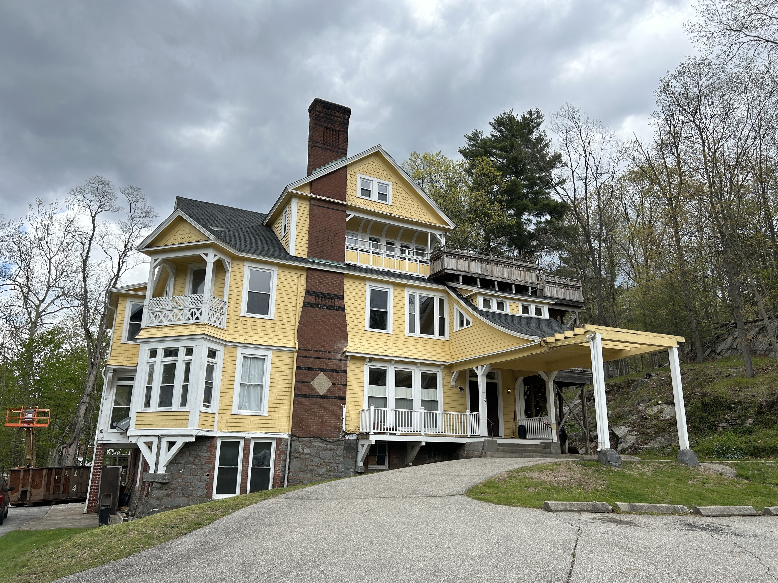 Beech Drive 2, Norwich, Connecticut - 1 Bedrooms  
1 Bathrooms  
4 Rooms - 
