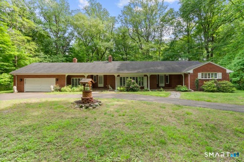 Homes For Sale - 12 Jenick Lane<br/> New Haven County, Woodbridge, CT 06525