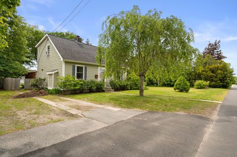 8 Maple Avenue Clinton CT 06413
