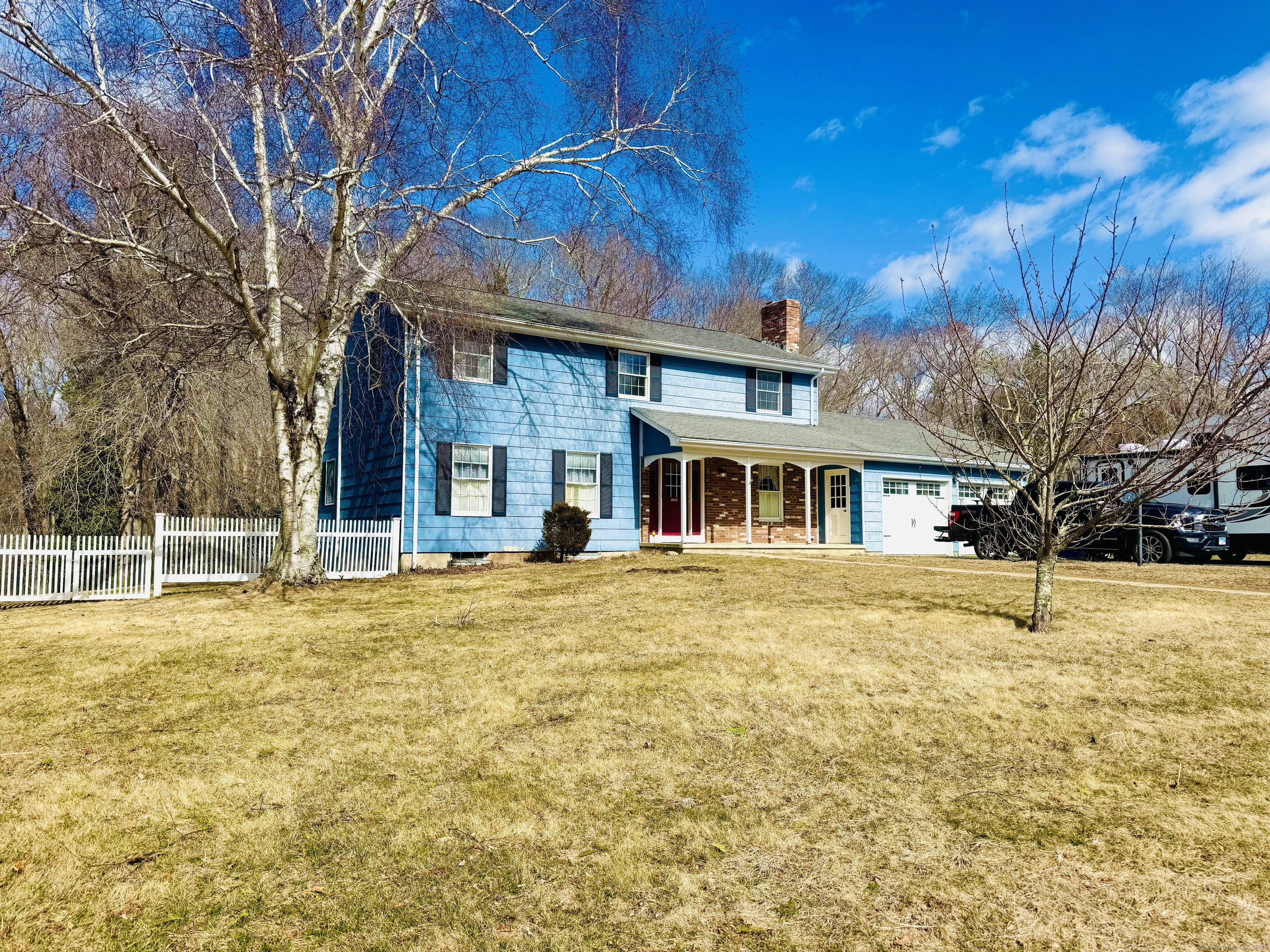 Colonial Drive, Waterford, Connecticut - 4 Bedrooms  
3 Bathrooms  
9 Rooms - 