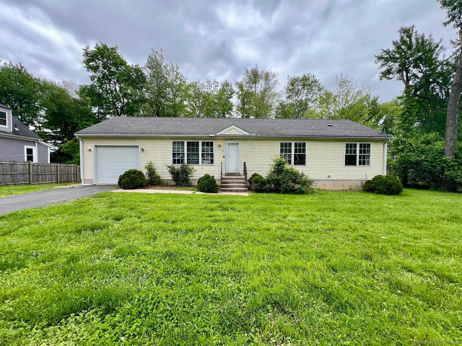 Property for Sale at Emerson Street, Bloomfield, Connecticut - Bedrooms: 3 
Bathrooms: 2 
Rooms: 6  - $275,000