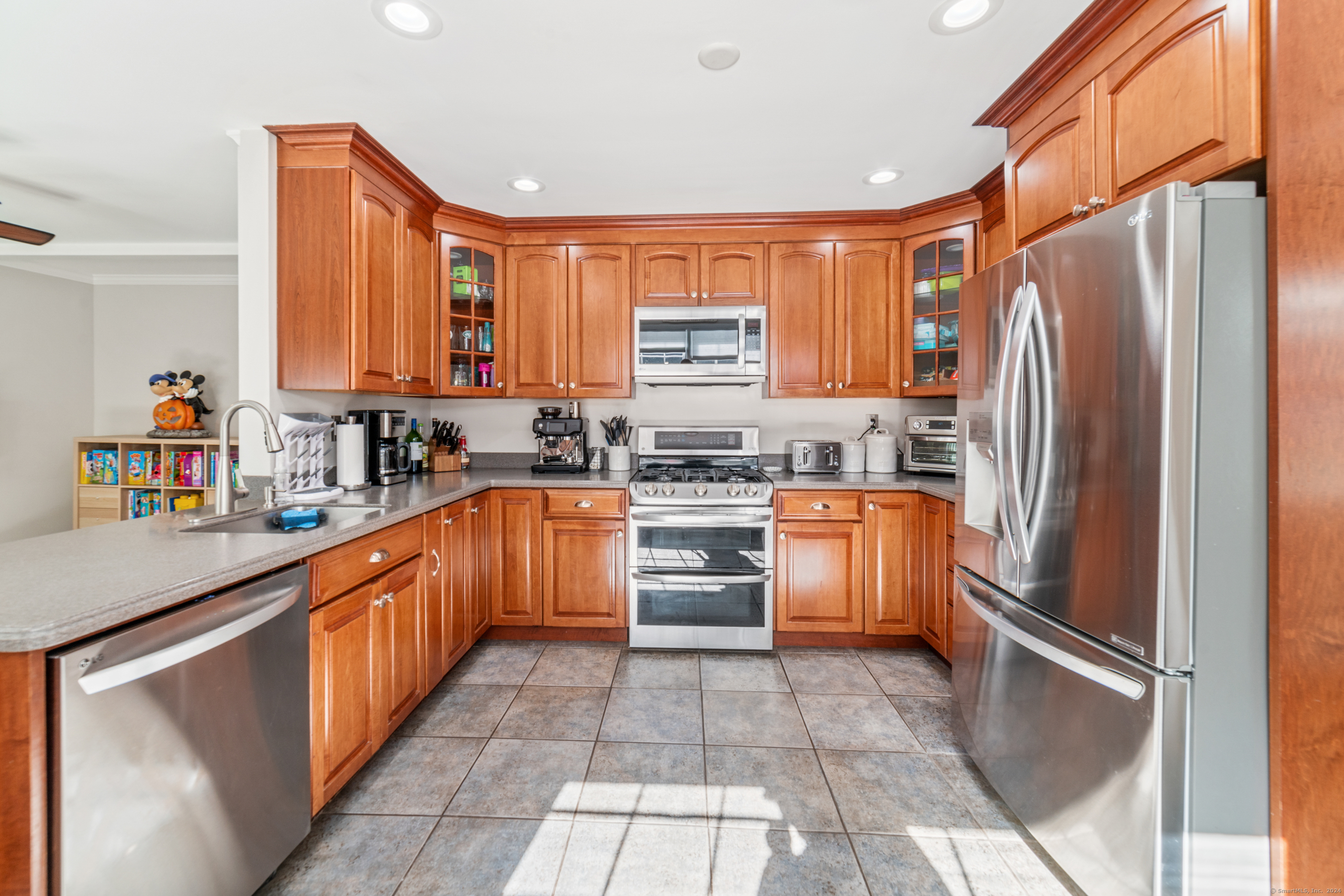 23 Carriage Drive, Oxford, Connecticut image 10