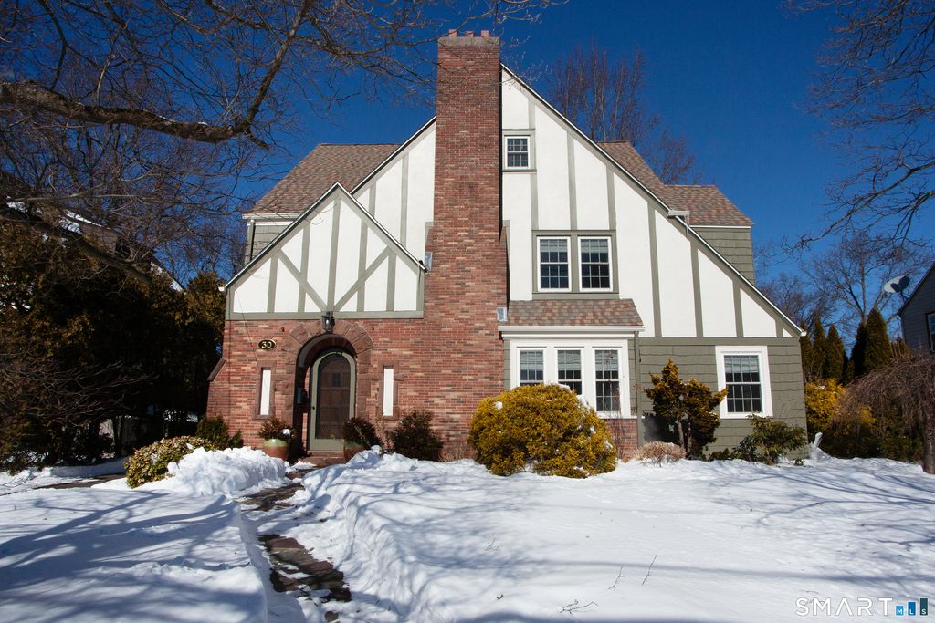 Photo of 30 Sedgwick Road, West Hartford, CT 06107 (MLS # 24153242)