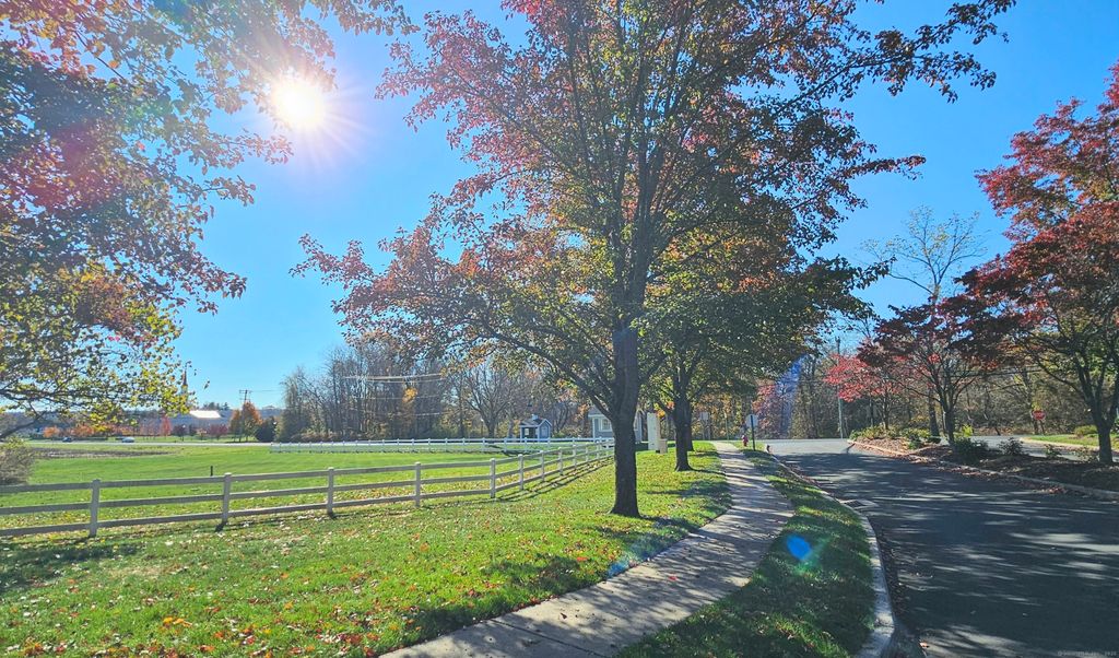 Photo of 24 Worthington Drive #24, Farmington, CT 06032 (MLS # 24137769)