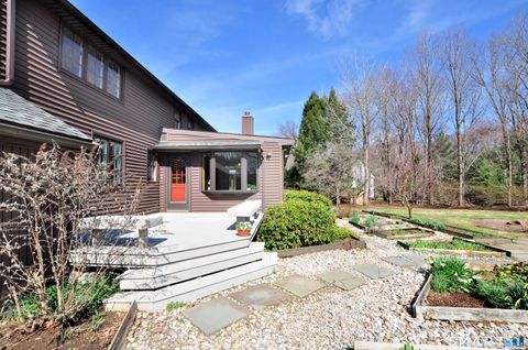 Tiny photo for 14 North Drive, Simsbury, CT 06070 (MLS # 24163067)