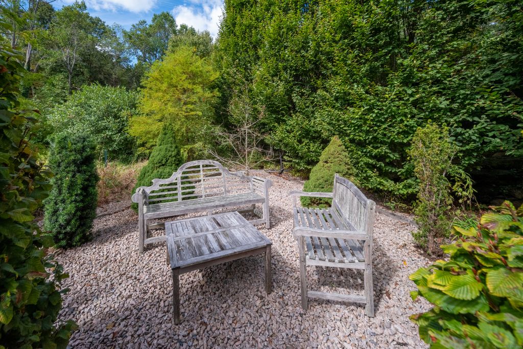 Photo of 575 Leetes Island Road, Guilford, CT 06437 (MLS # 24158873)