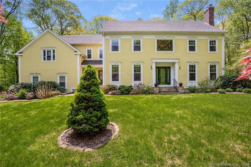 Grouse Lane, Woodbridge, Connecticut - 4 Bedrooms  
3.5 Bathrooms  
12 Rooms - 