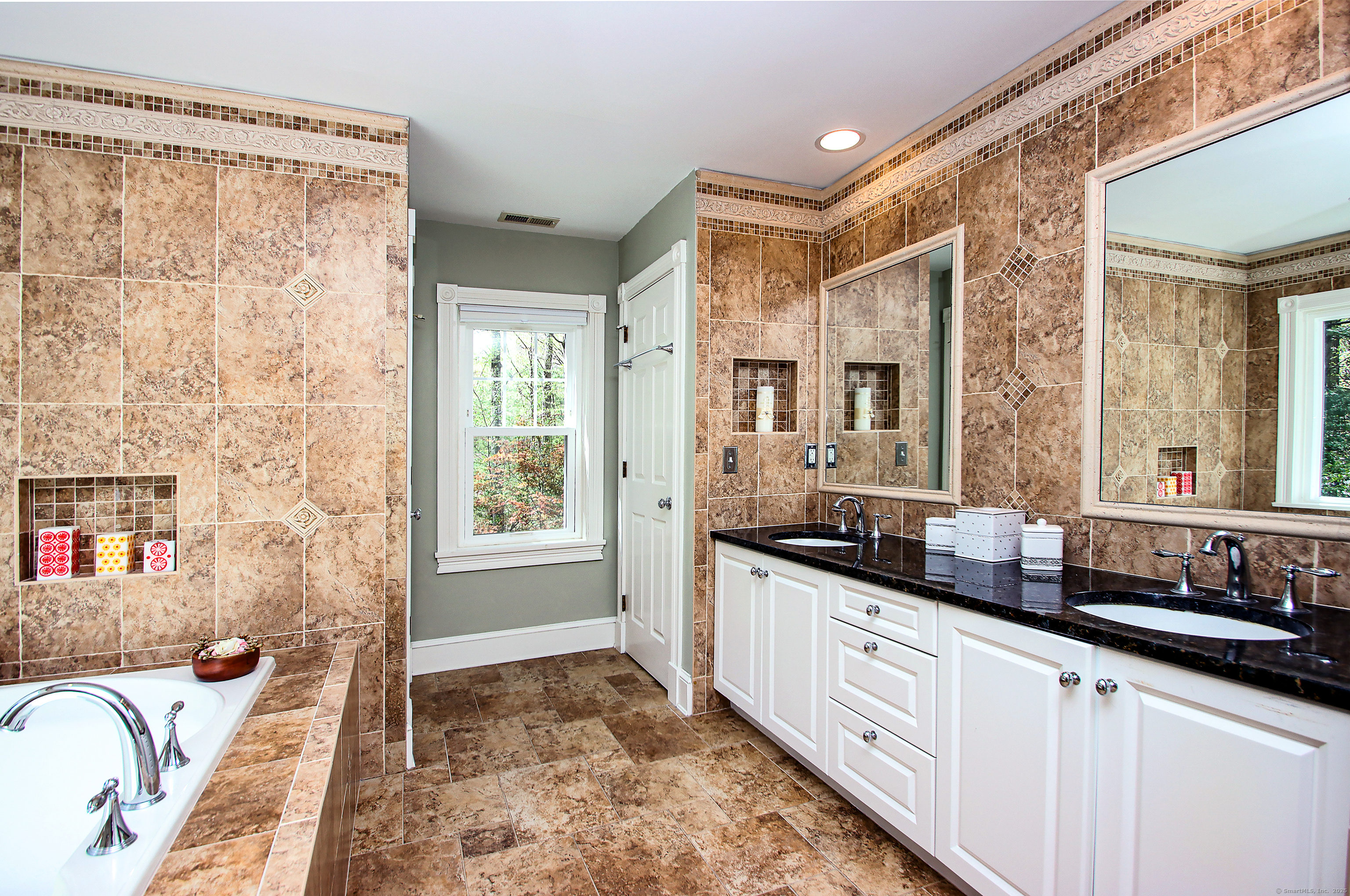 56 Grouse Lane, Woodbridge, Connecticut image 18