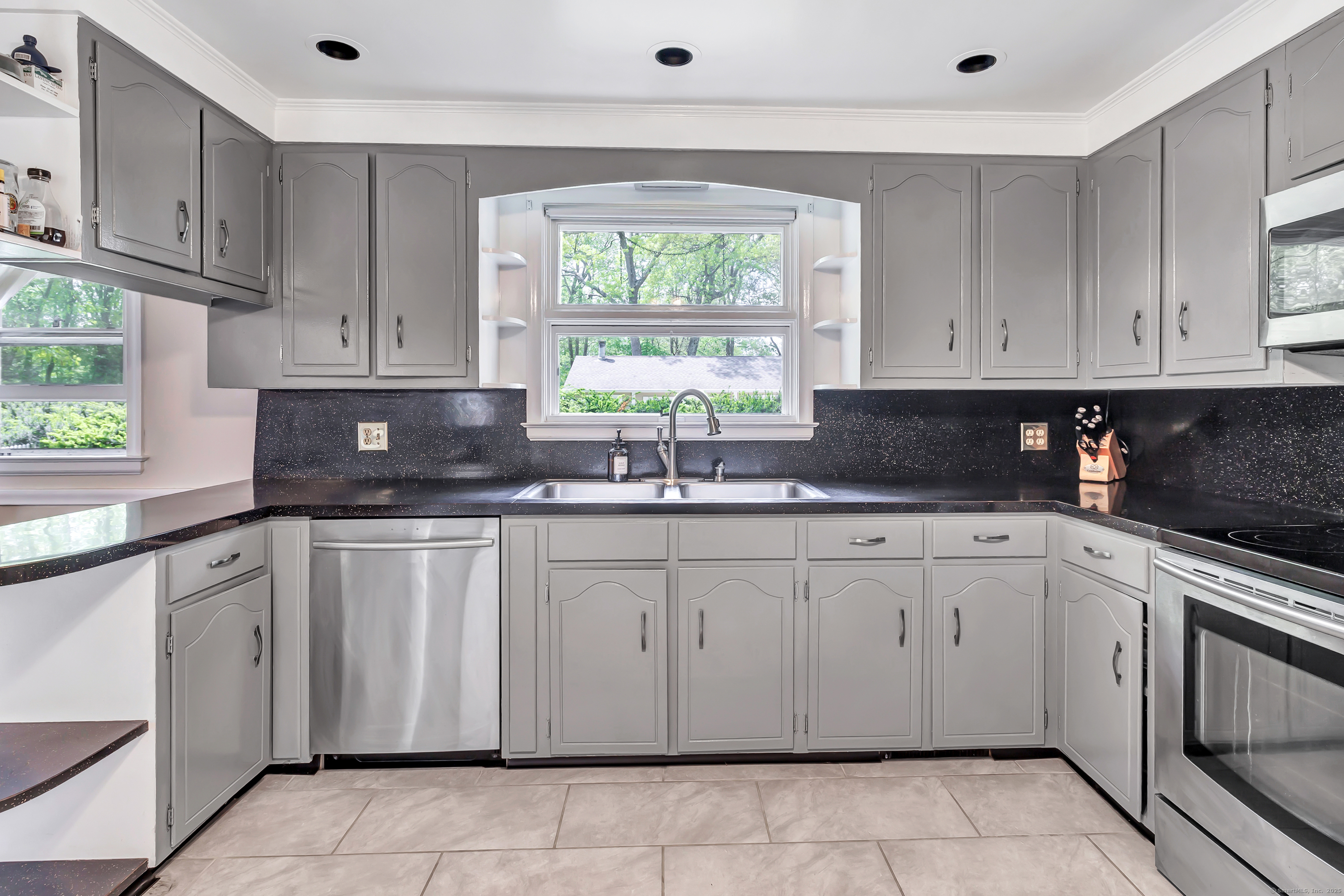 15 Roger Avenue, North Haven, Connecticut image 12