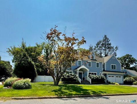 Photo of 11 Tuckahoe Lane, Fairfield, CT 06824 (MLS # 24157074)