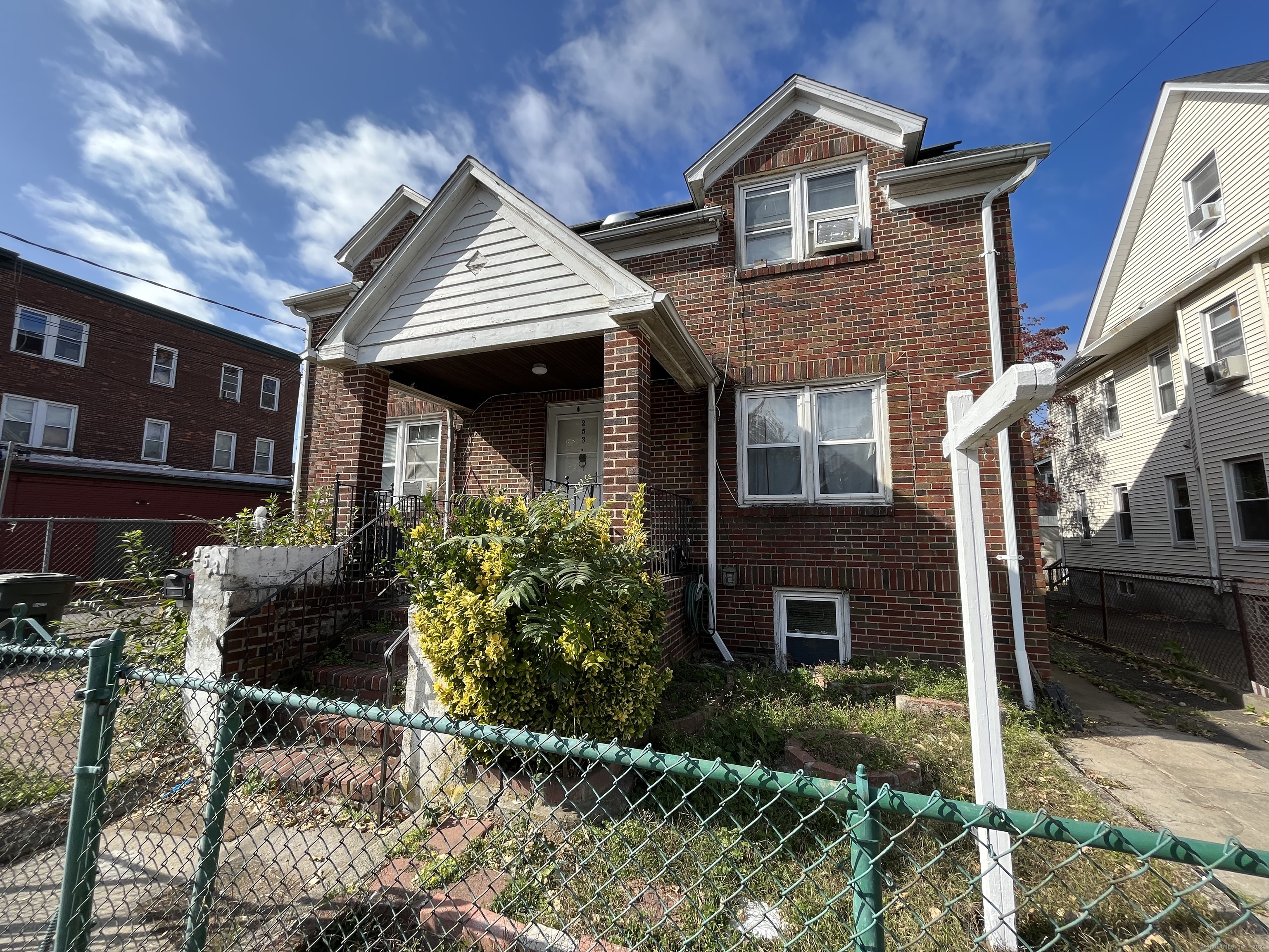 Property for Sale at Linen Avenue, Bridgeport, Connecticut - Bedrooms: 4 
Bathrooms: 2 
Rooms: 10  - $499,900