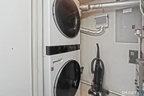 Tiny photo for 21 Harbour Close #A-21, New Haven, CT 06405 (MLS # 24201615)