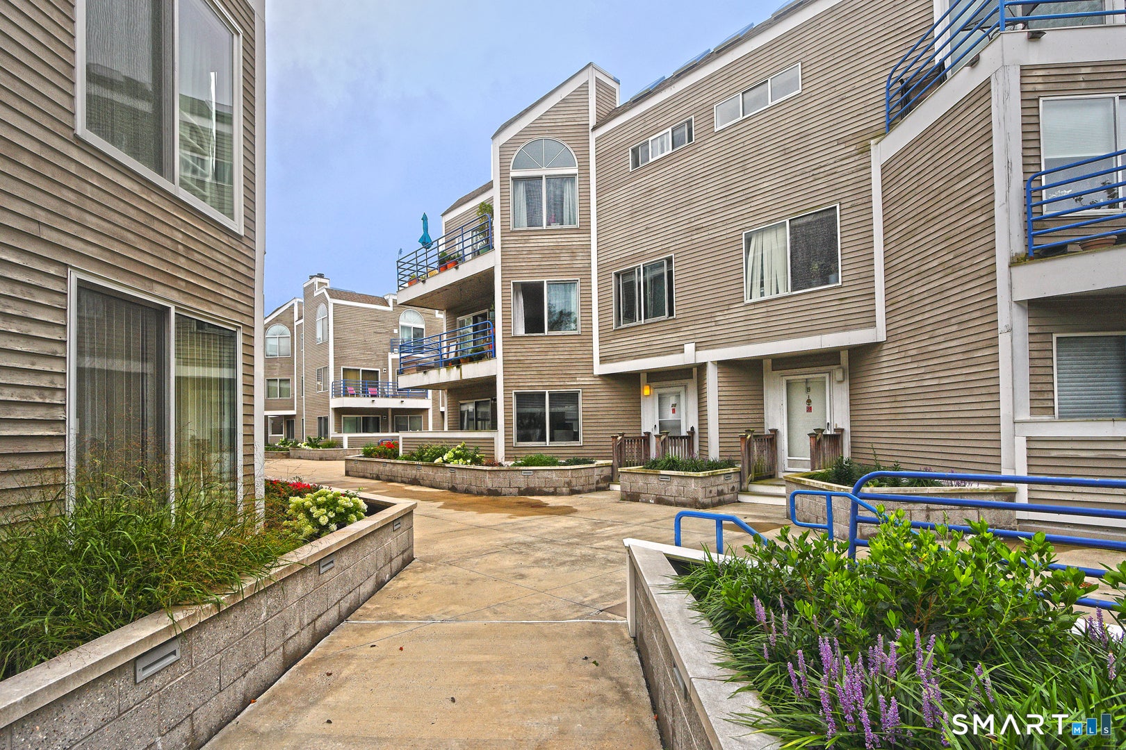 21 Harbour Close A-21