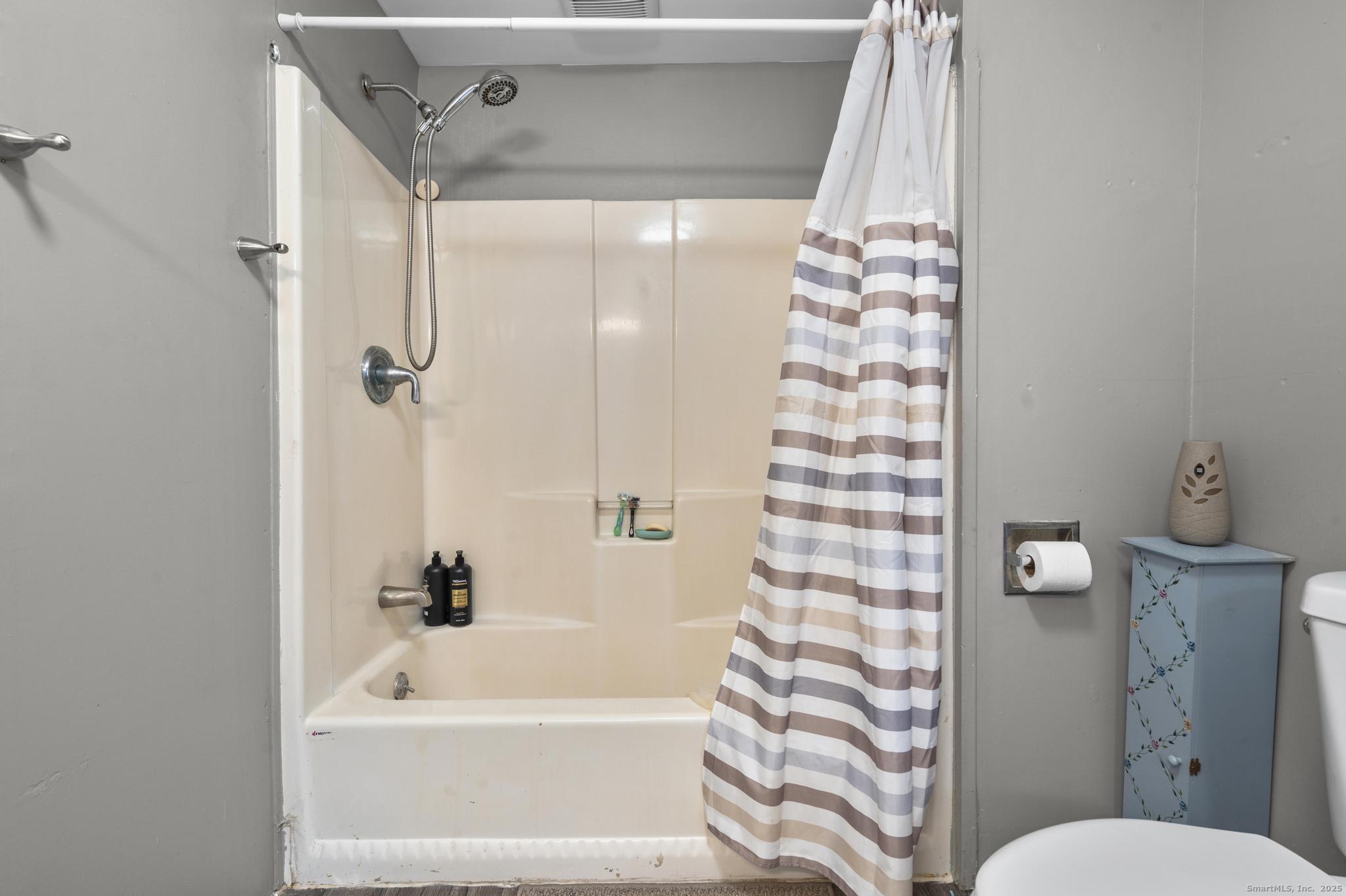 Plymouth, Connecticut 06782, United States, 7 Bedrooms Bedrooms, ,3 BathroomsBathrooms,Residential,Active,244704