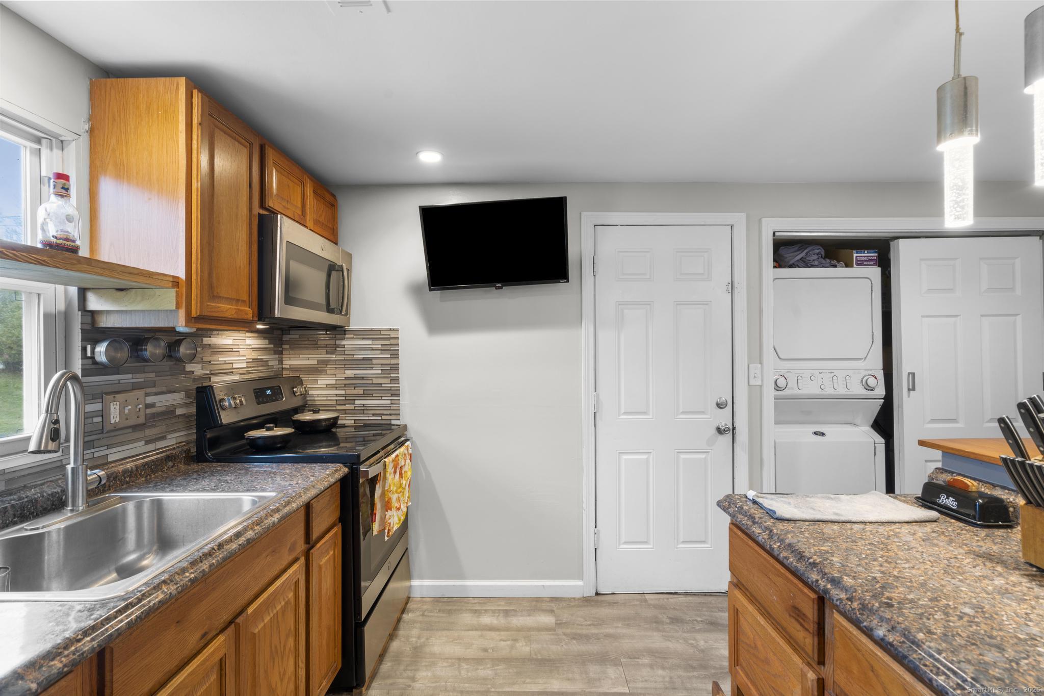 Plymouth, Connecticut 06782, United States, 7 Bedrooms Bedrooms, ,3 BathroomsBathrooms,Residential,Active,244704