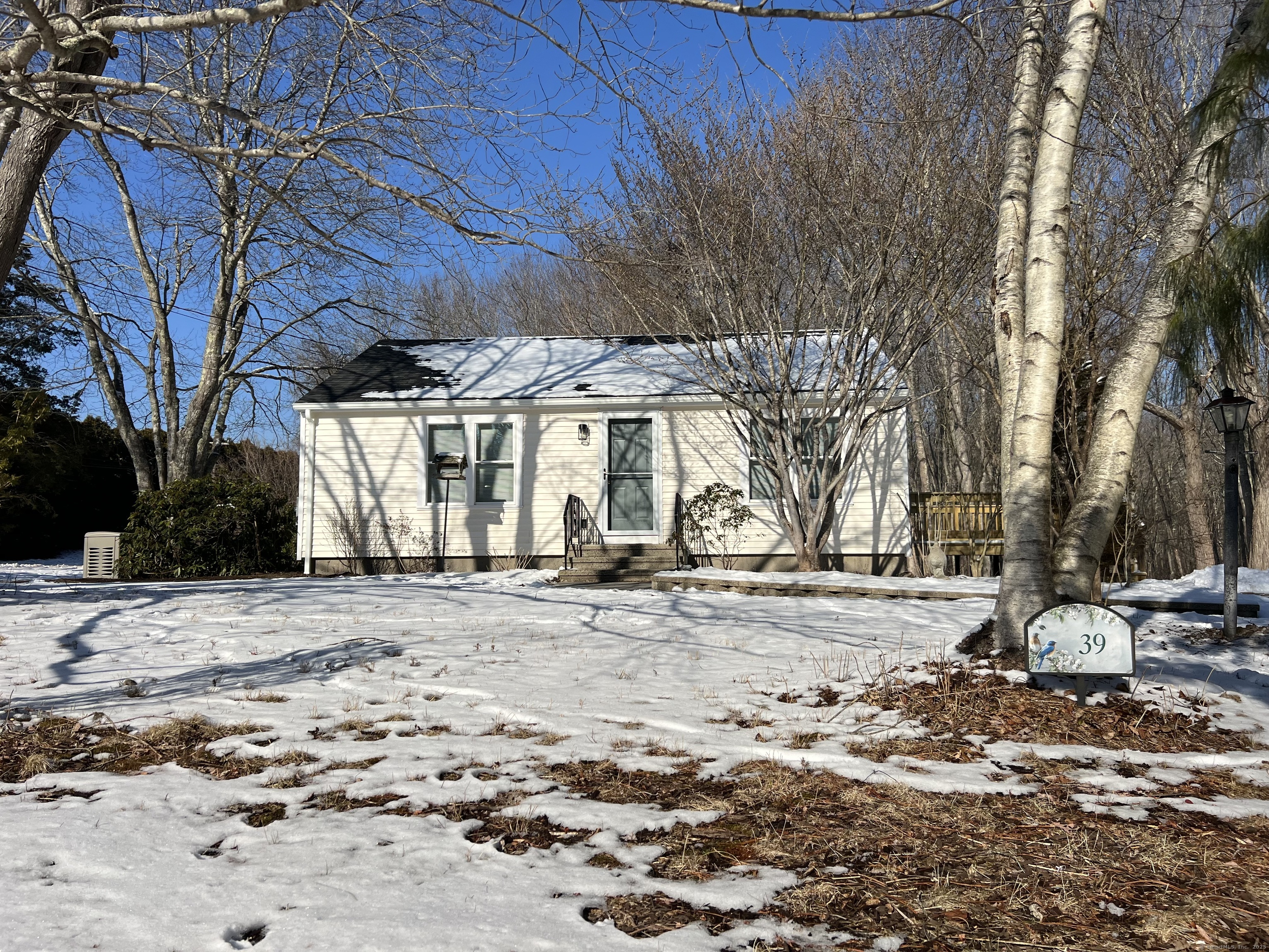 39 Joe Williams Road, East Haddam, Connecticut - 1 Bedrooms  
1 Bathrooms  
4 Rooms - 