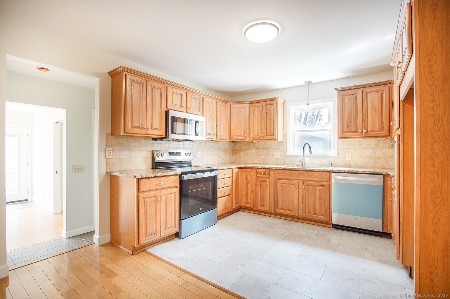 60 S Center Street, Windsor Locks, Connecticut image 8