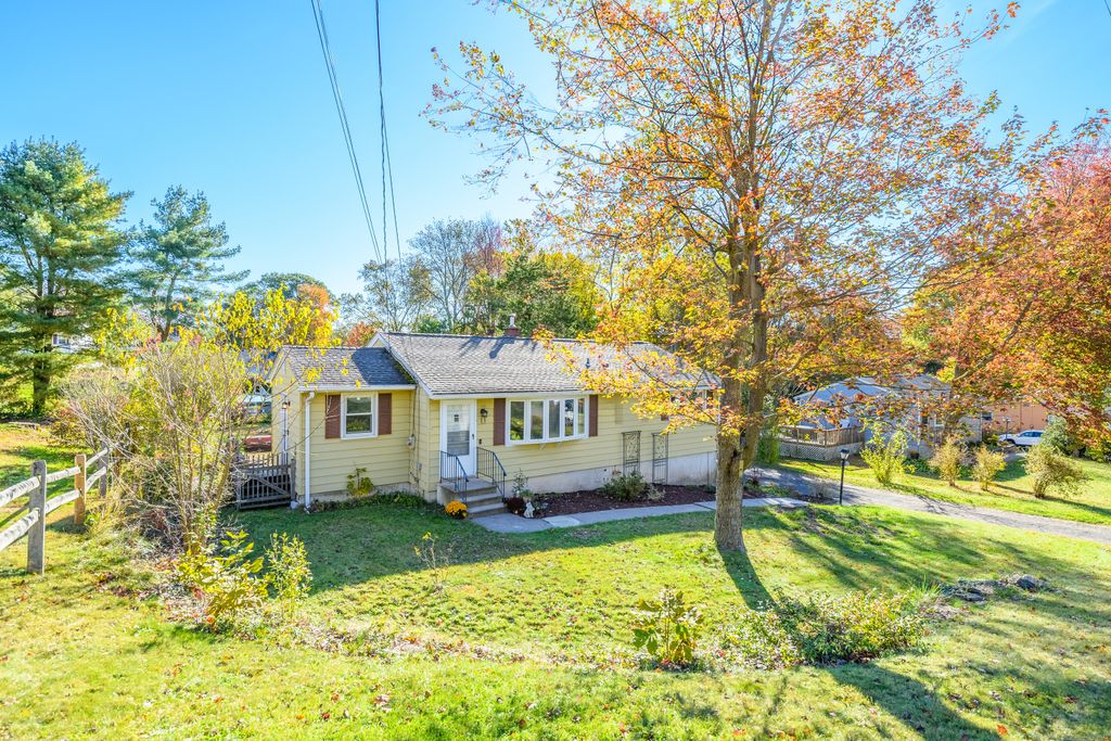 Photo of 11 Ivy Lane, Wolcott, CT 06716 (MLS # 24134836)