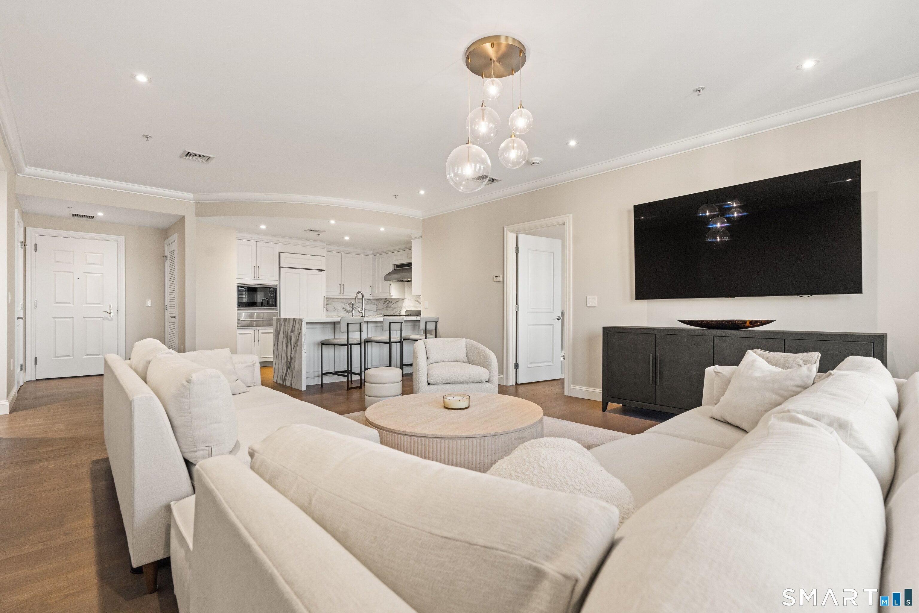 85 Memorial Road 411