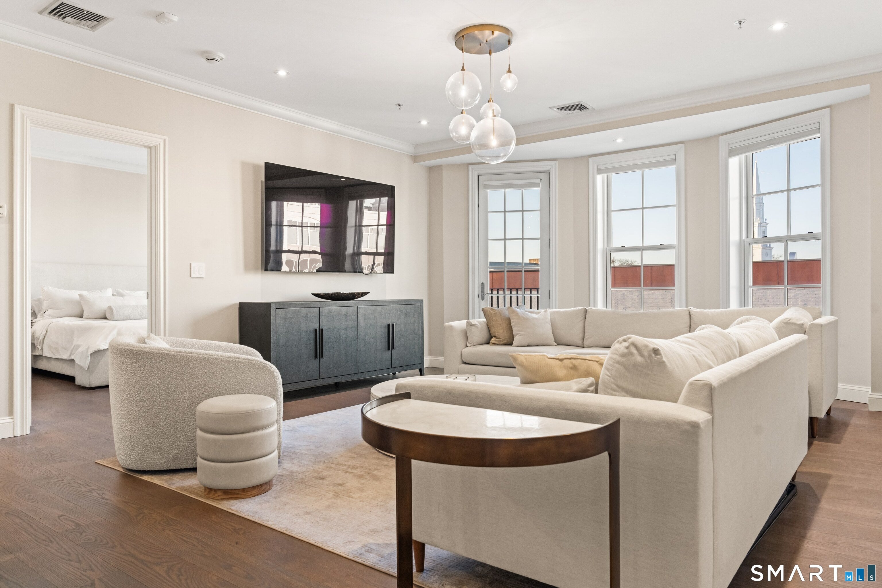85 Memorial Road 411