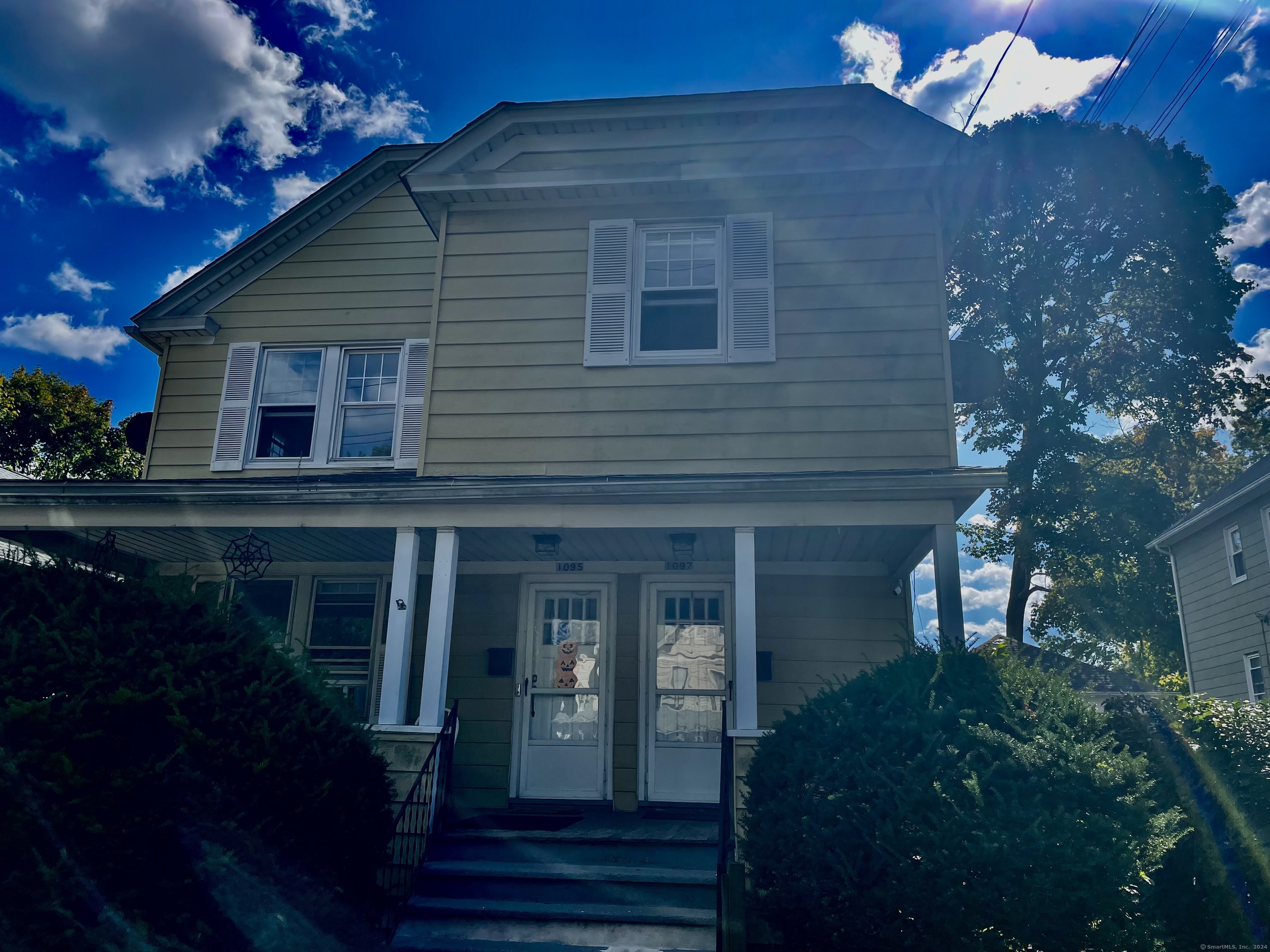 1097 Hillside Avenue 2, Stratford, Connecticut - 2 Bedrooms  
1 Bathrooms  
6 Rooms - 