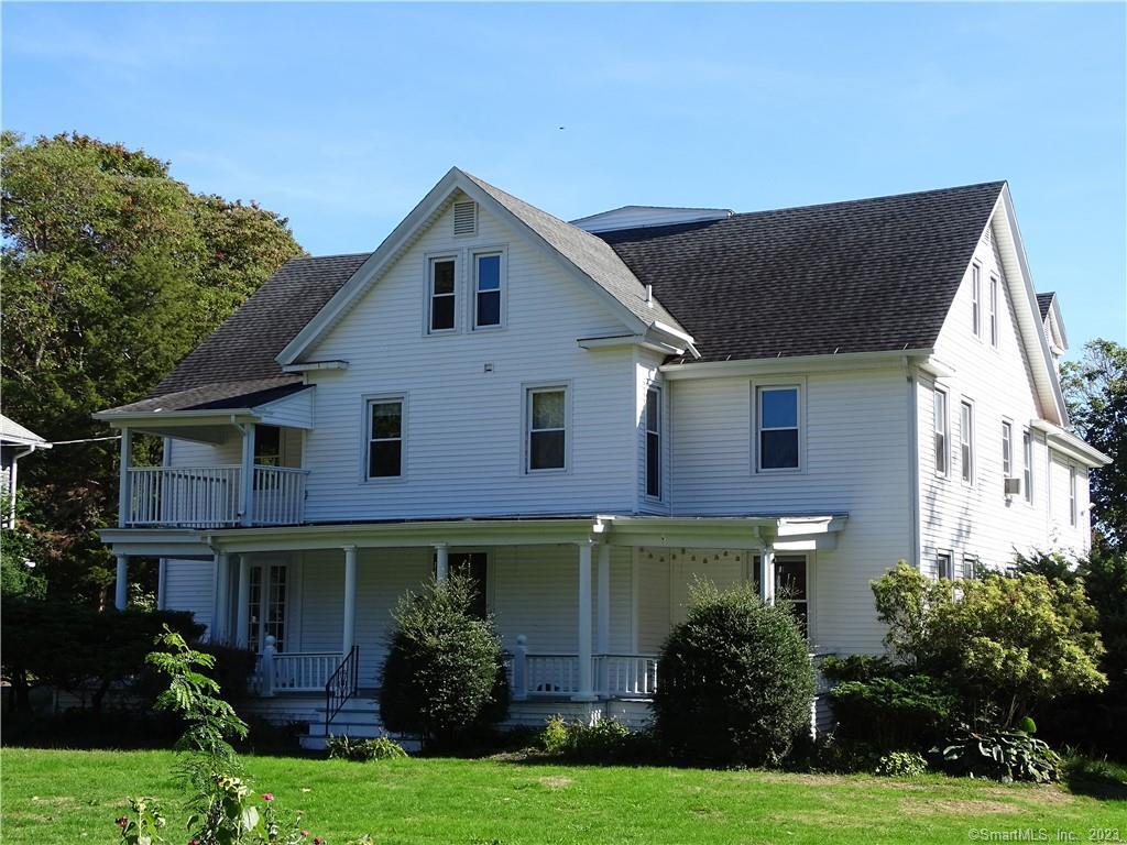 8587 S Main Street 2E, Branford, Connecticut - 2 Bedrooms  
1 Bathrooms  
4 Rooms - 