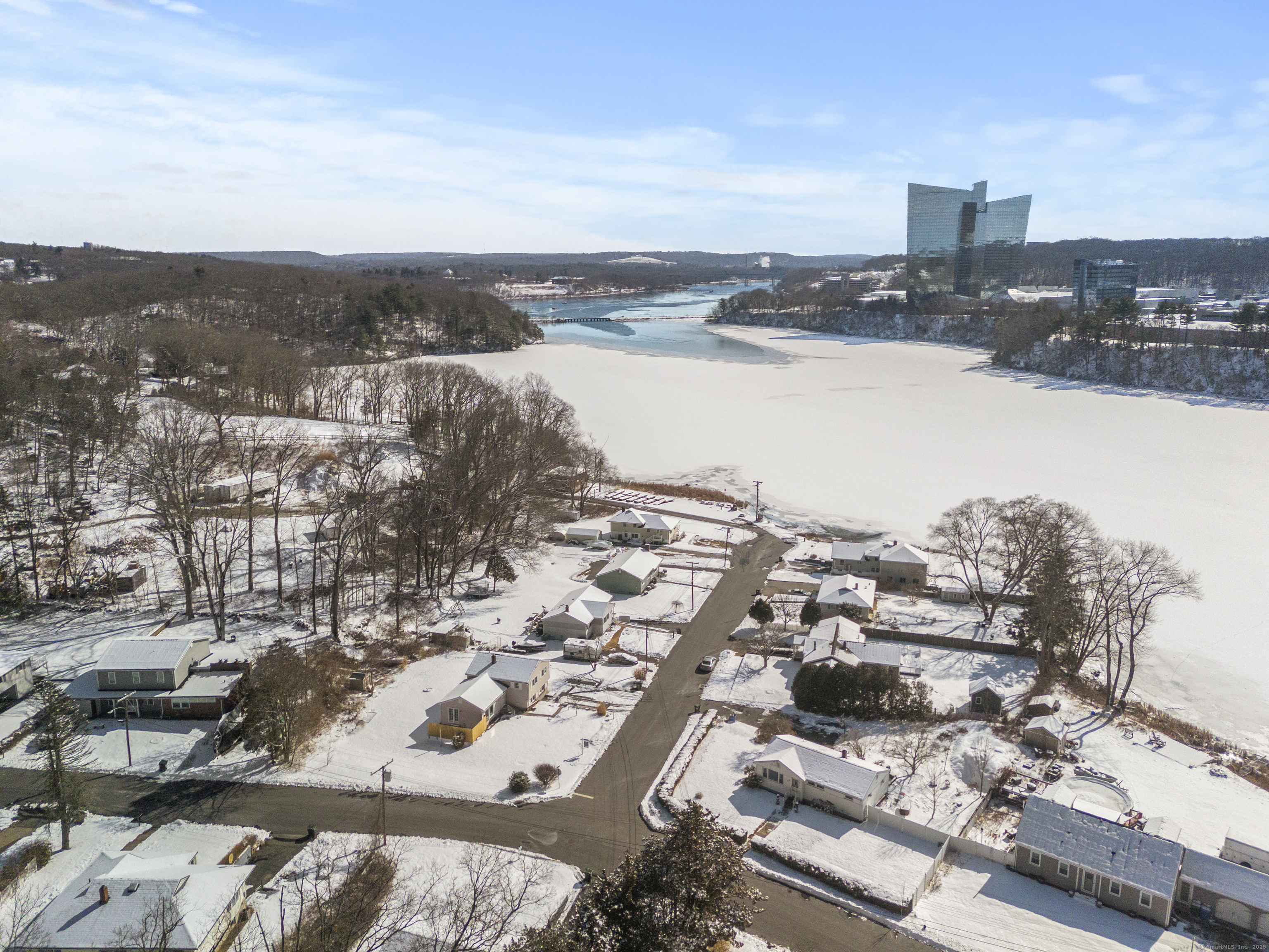 2 Shore Road, Norwich, Connecticut image 23