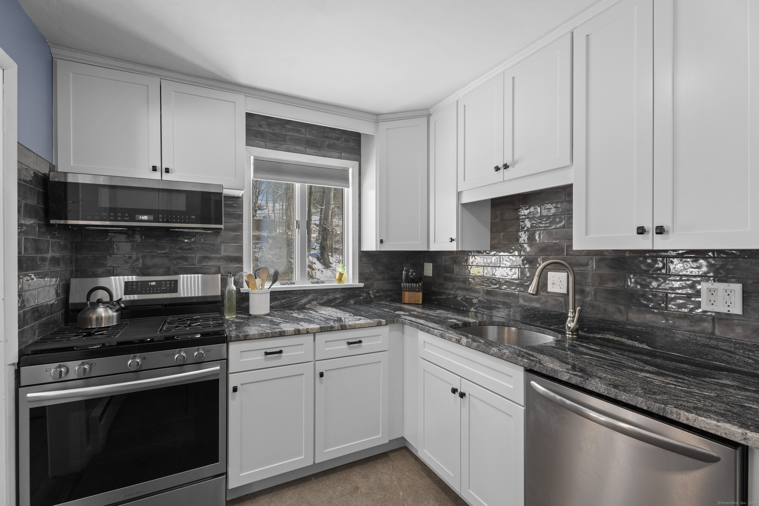 2 Shore Road, Norwich, Connecticut image 5