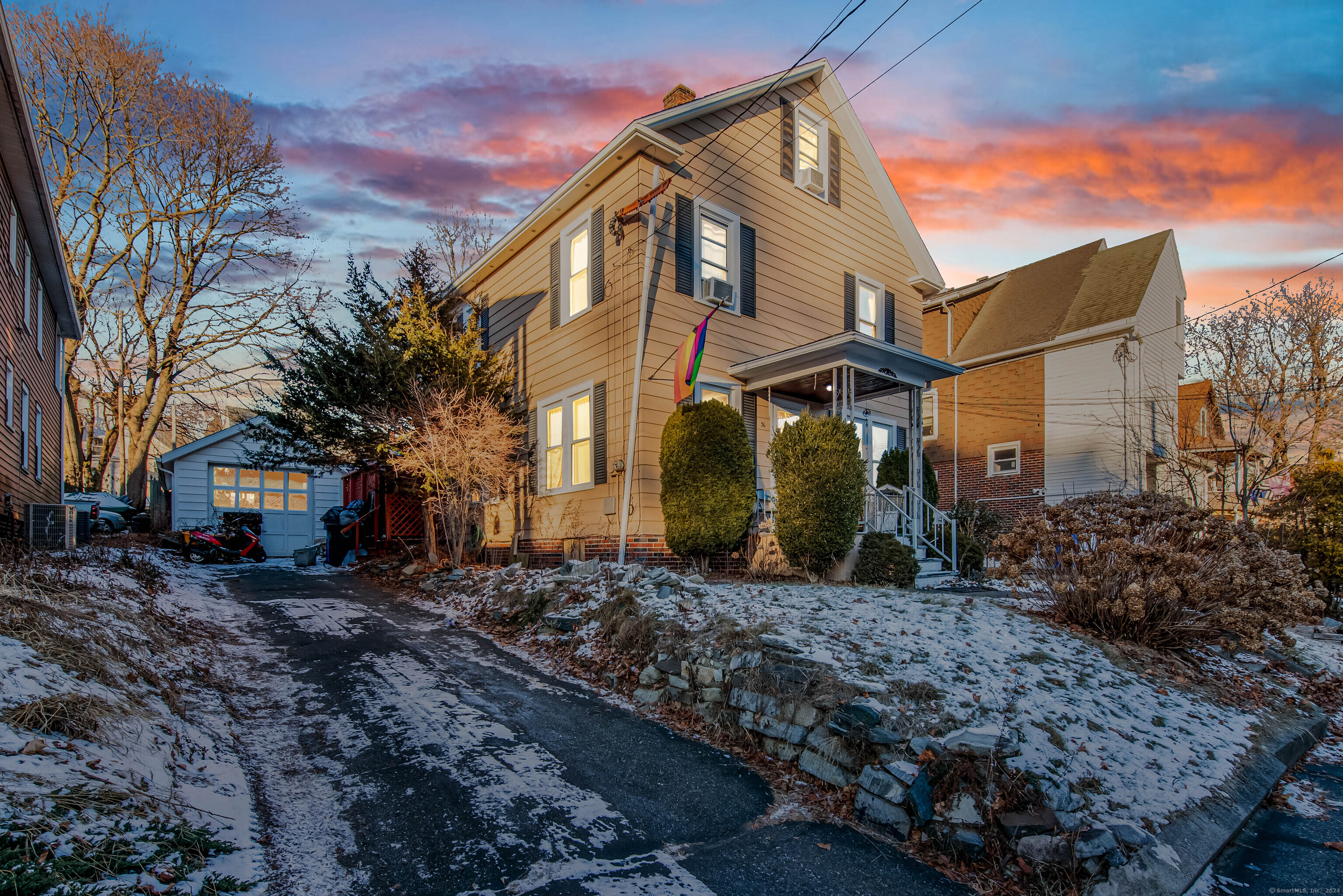 Beechwood Avenue, Torrington, Connecticut - 4 Bedrooms  
2 Bathrooms  
6 Rooms - 