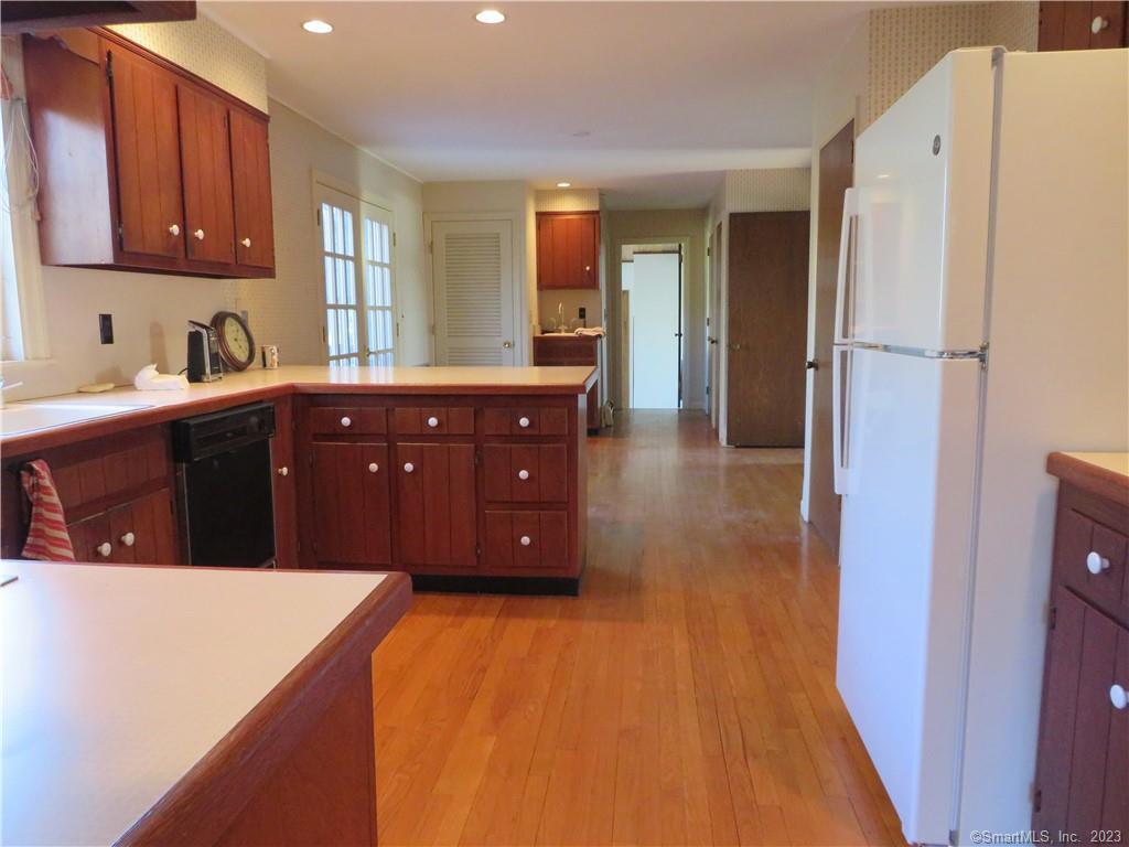 Photo 9 of 23 of 355 Thornridge Drive house