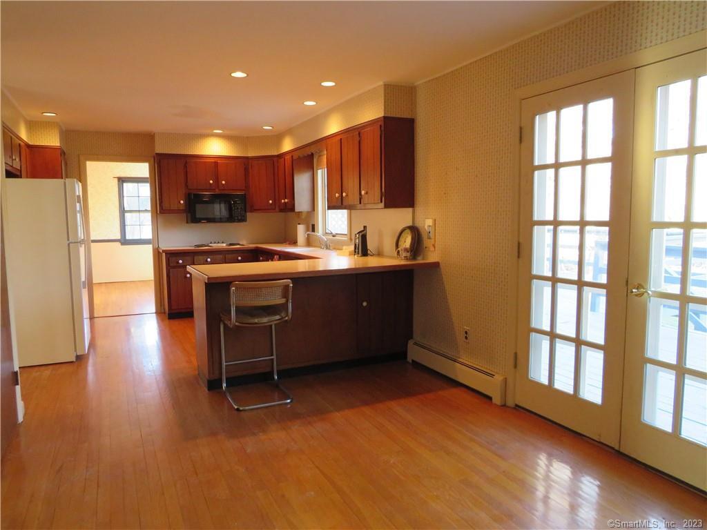 Photo 10 of 23 of 355 Thornridge Drive house