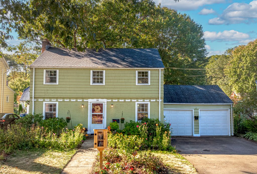 Photo of 38 Elgin Street, Hamden, CT 06517 (MLS # 24131001)