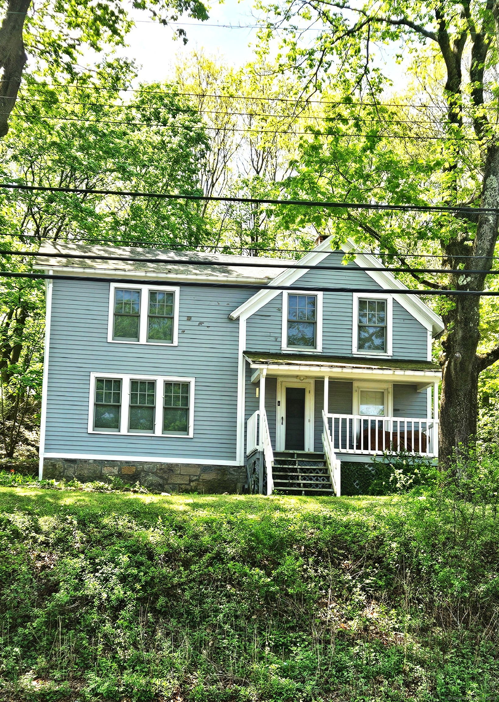 Bridge Street, Groton, Connecticut - 3 Bedrooms  
2 Bathrooms  
5 Rooms - 