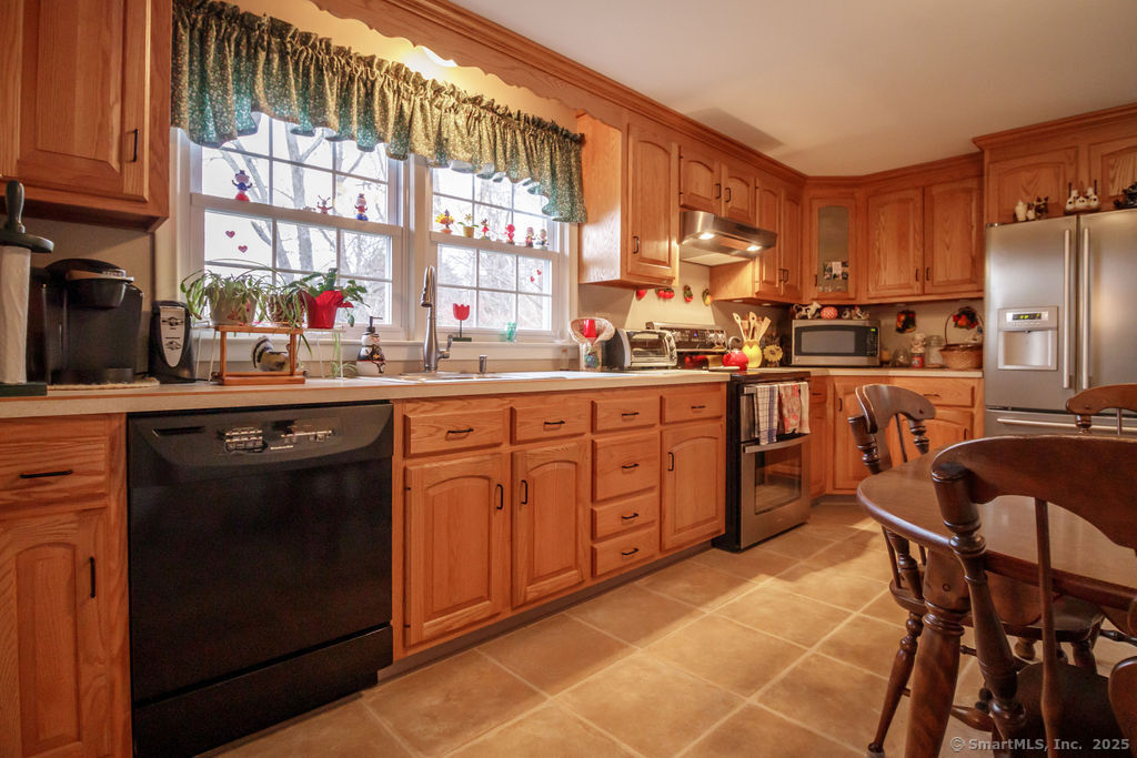89 Emily Lane, Bristol, Connecticut image 9